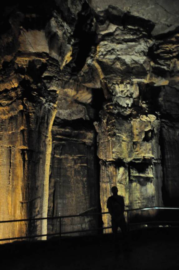 Visitando a Mammoth Cave, a maior caverna do mundo, em Kentucky, nos Estados Unidos